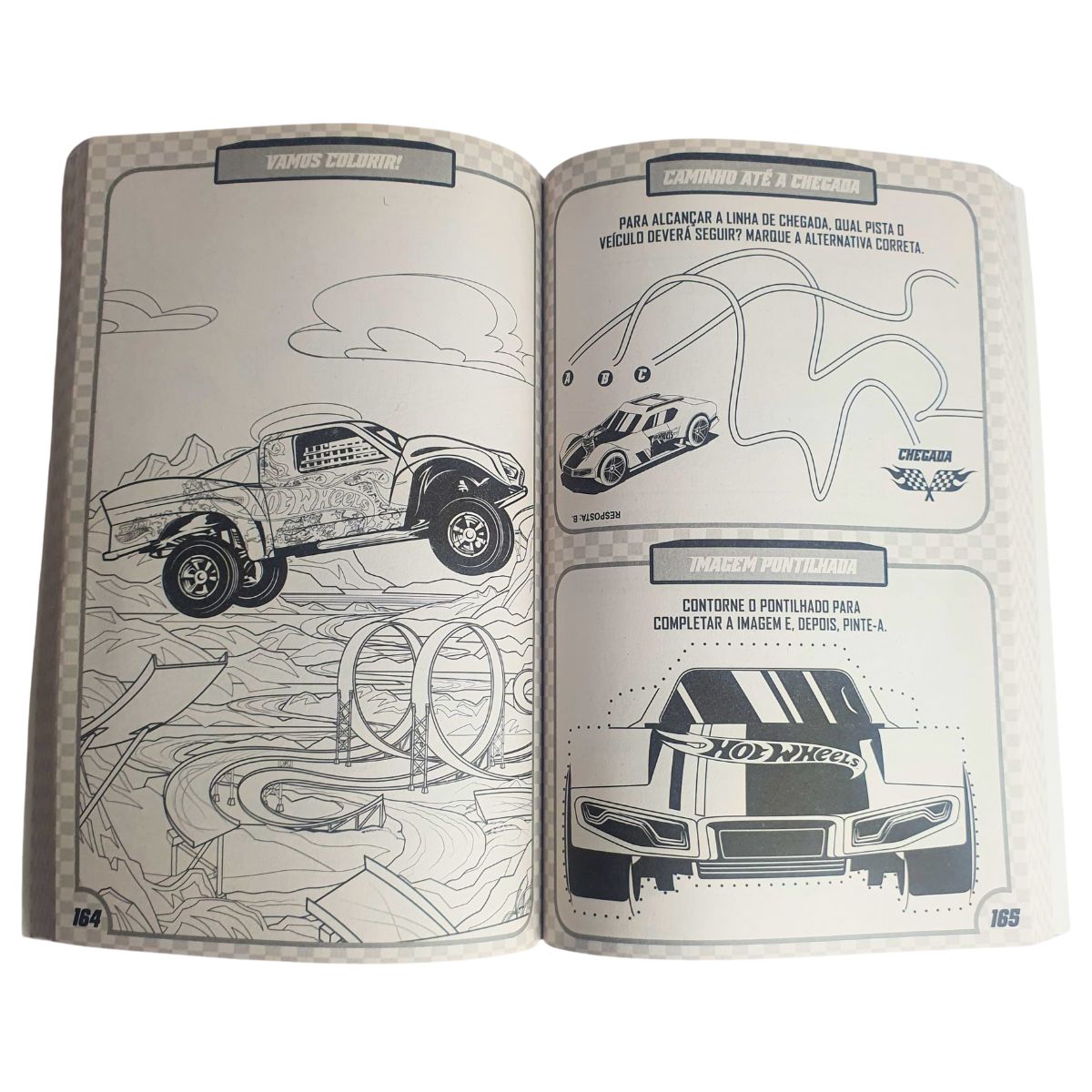 Kit Livro Hot Wheels - 365 Atividades E Desenhos Para Colorir + Kit Mini Caminhões De Construção Aeroporto